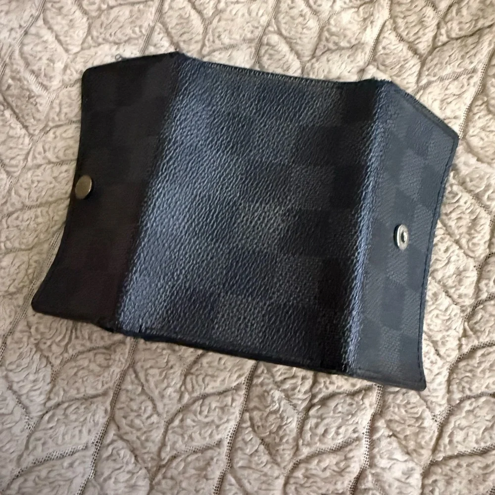 Louis Vuitton Damier Graphite 6-Key Holder - Picture 4 of 5